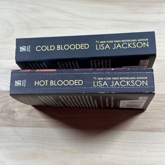 Hot Blooded and Cold Blooded paperback books by Lisa Jackson - Picture 3 of 3